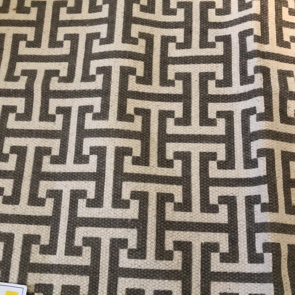 Patterned Rug with Tassels - Picture 3 of 4